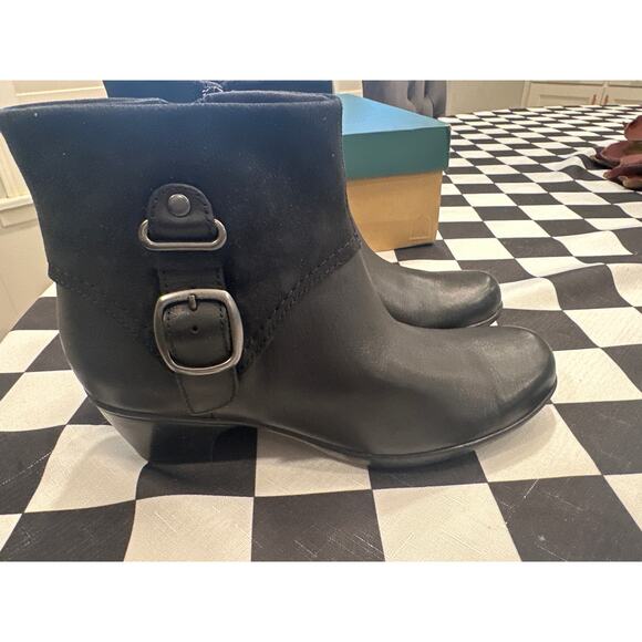 Clarks Women's Ingalls Nile Boot Size 8 N Block Heel Black Leather Suede Bootie - Picture 2 of 7